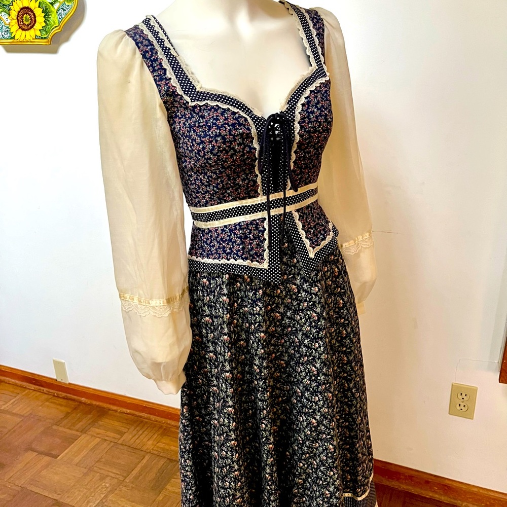 Great Gunne Sax Dress Peplum Suze 9.  Very good condition.